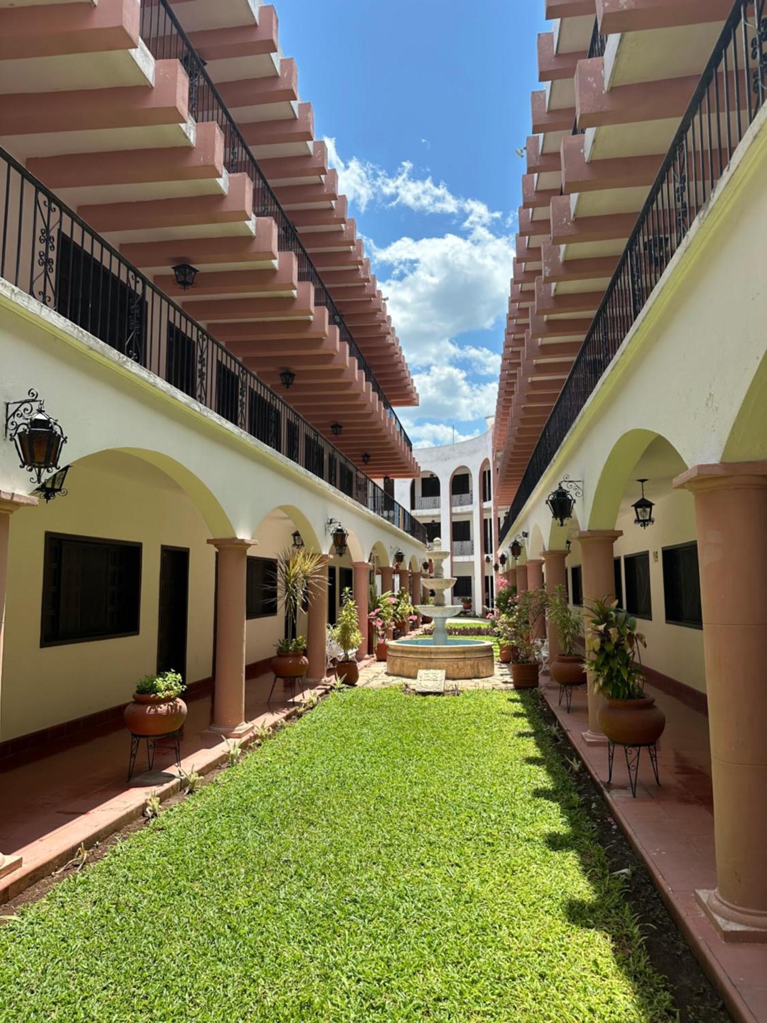 Hotel Zaci Valladolid  Kültér fotó